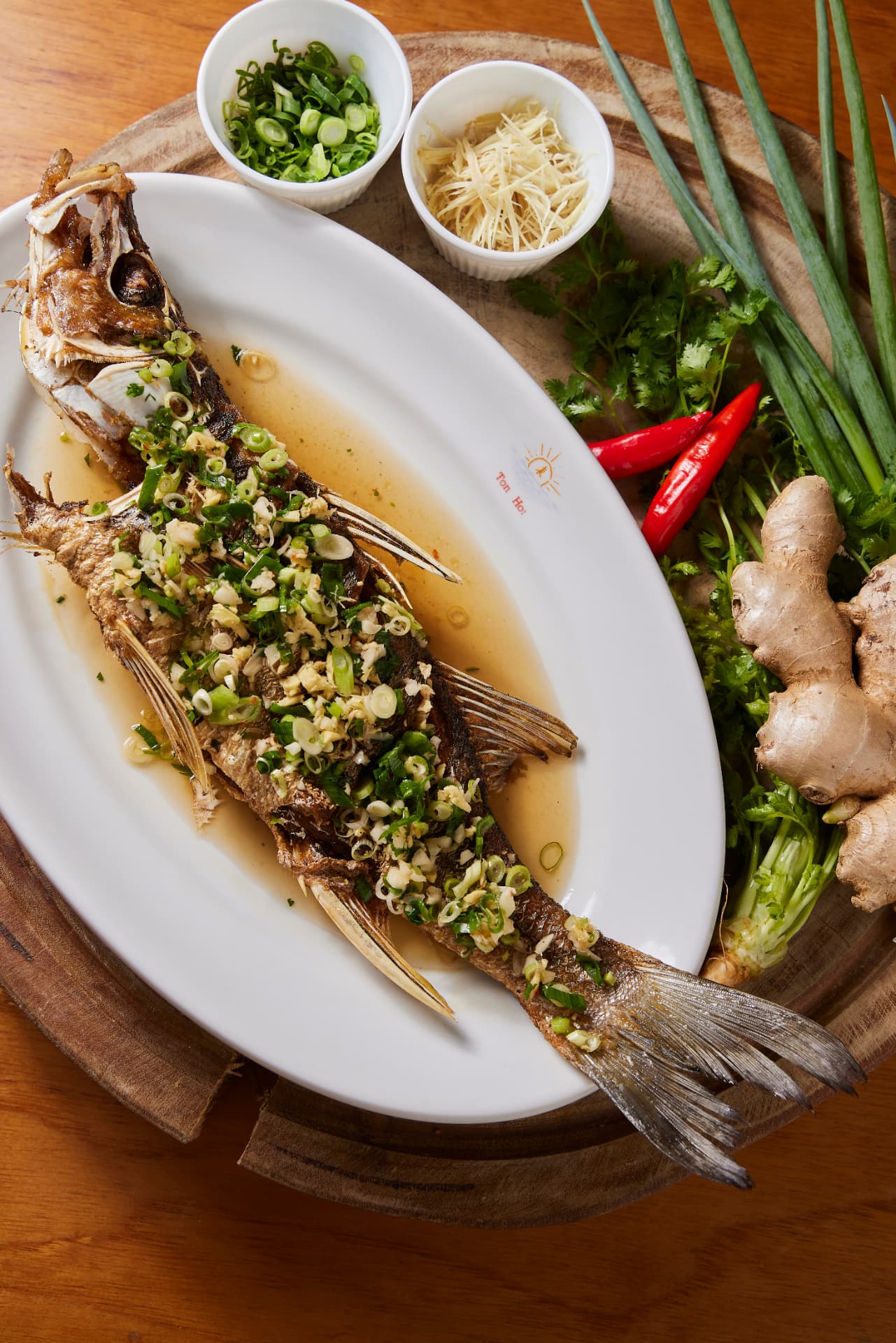 Peixe inteiro frito com gengibre